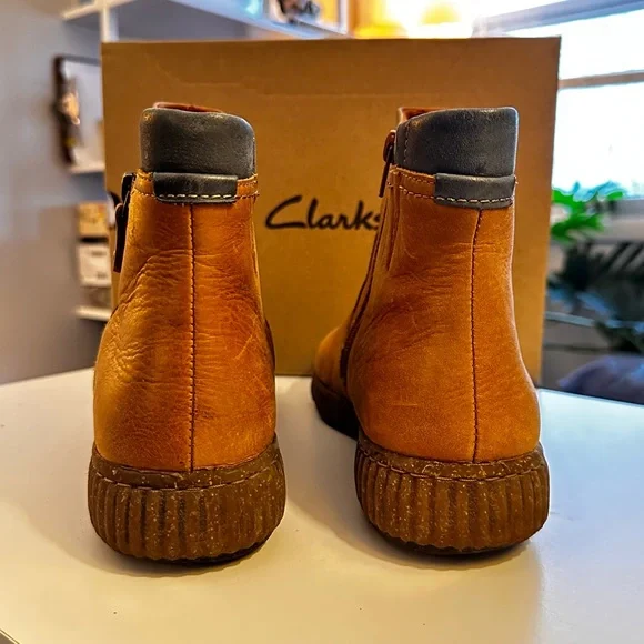 Clarks | Women’s Tan Leather Chukka Boots with Side Zip - Picture 5 of 10